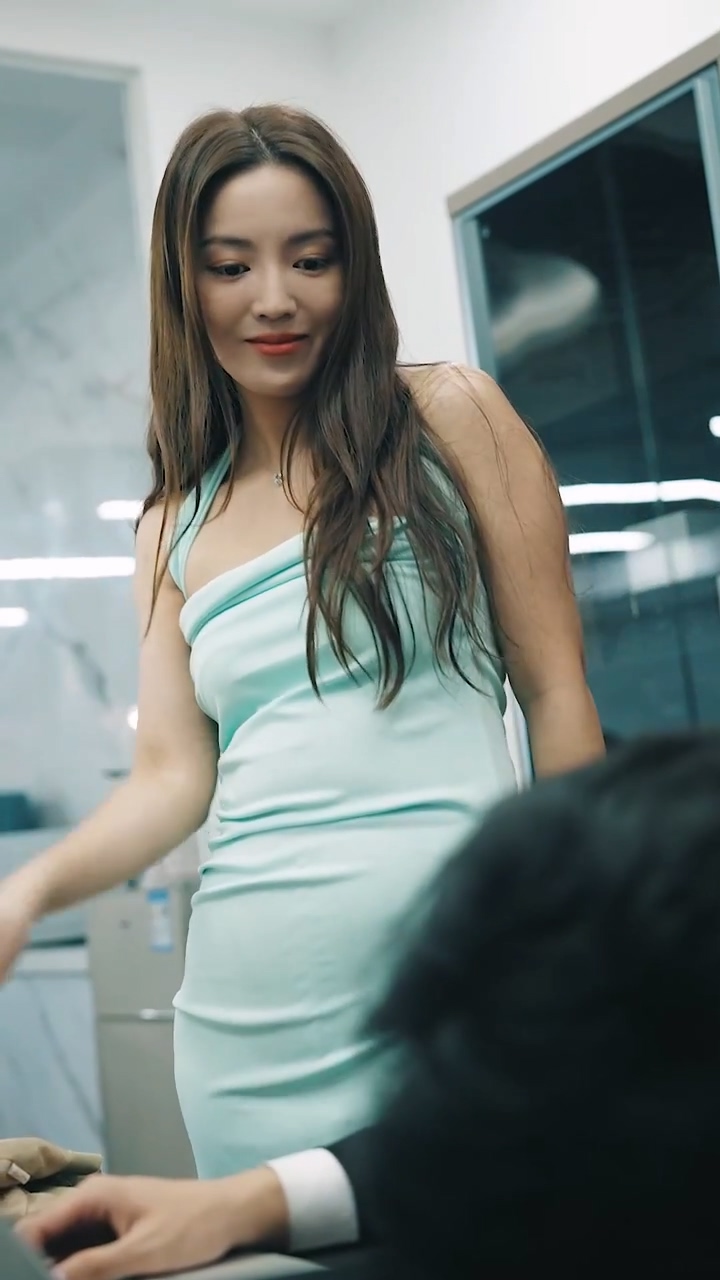 绝世龙帅海报