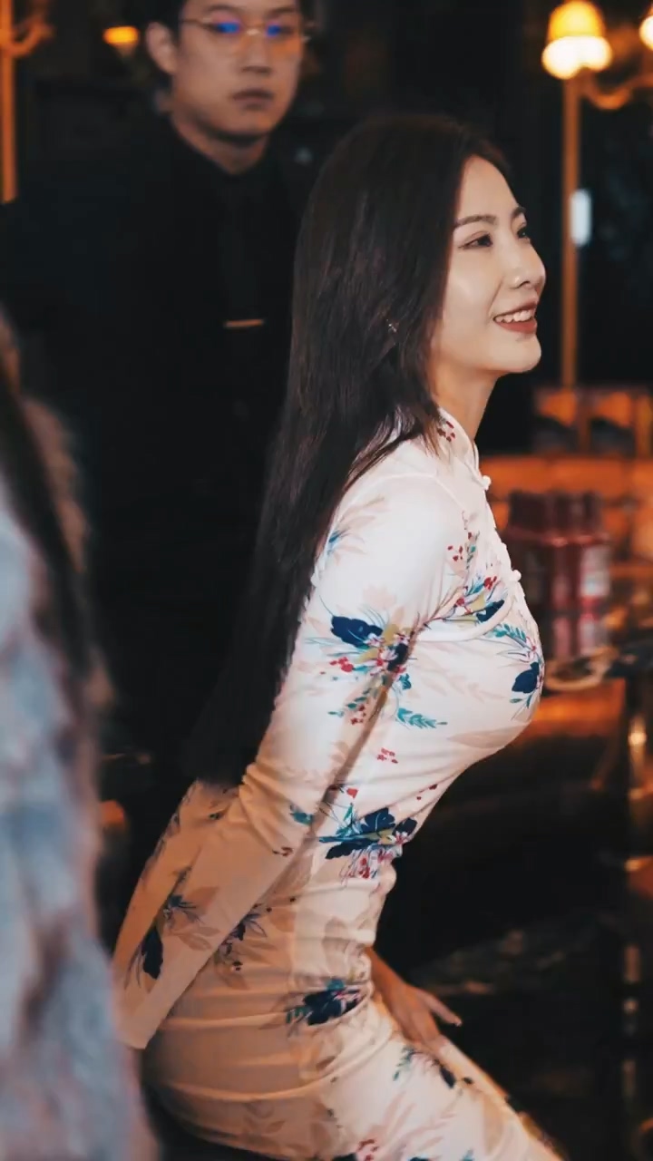 龙帝出狱海报