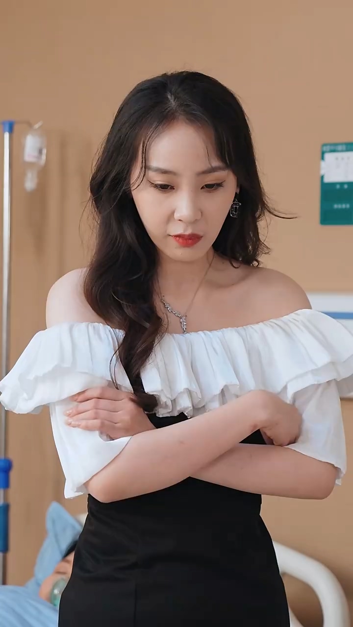 贬值之美女主播爱上我海报