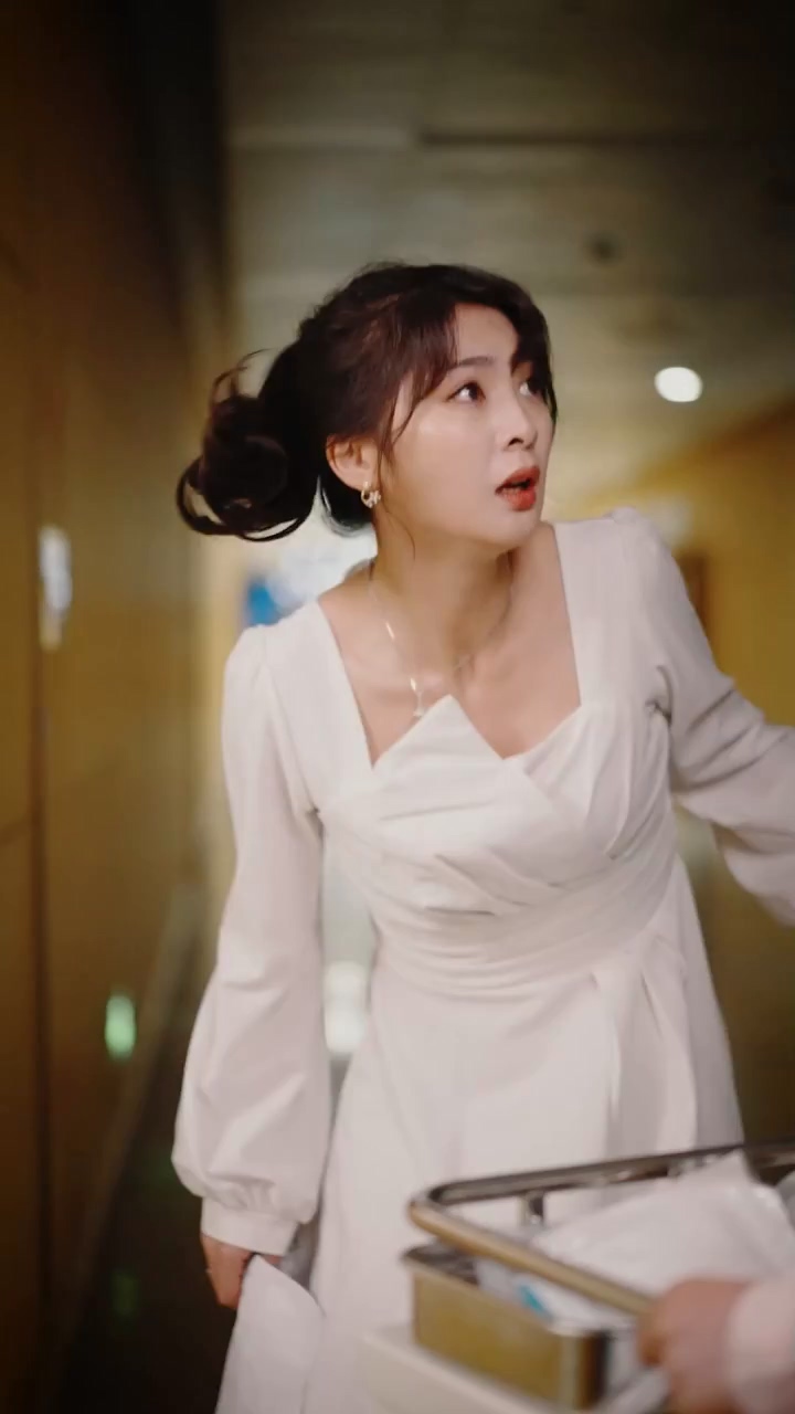 离婚后，顾少死皮赖脸缠着我海报