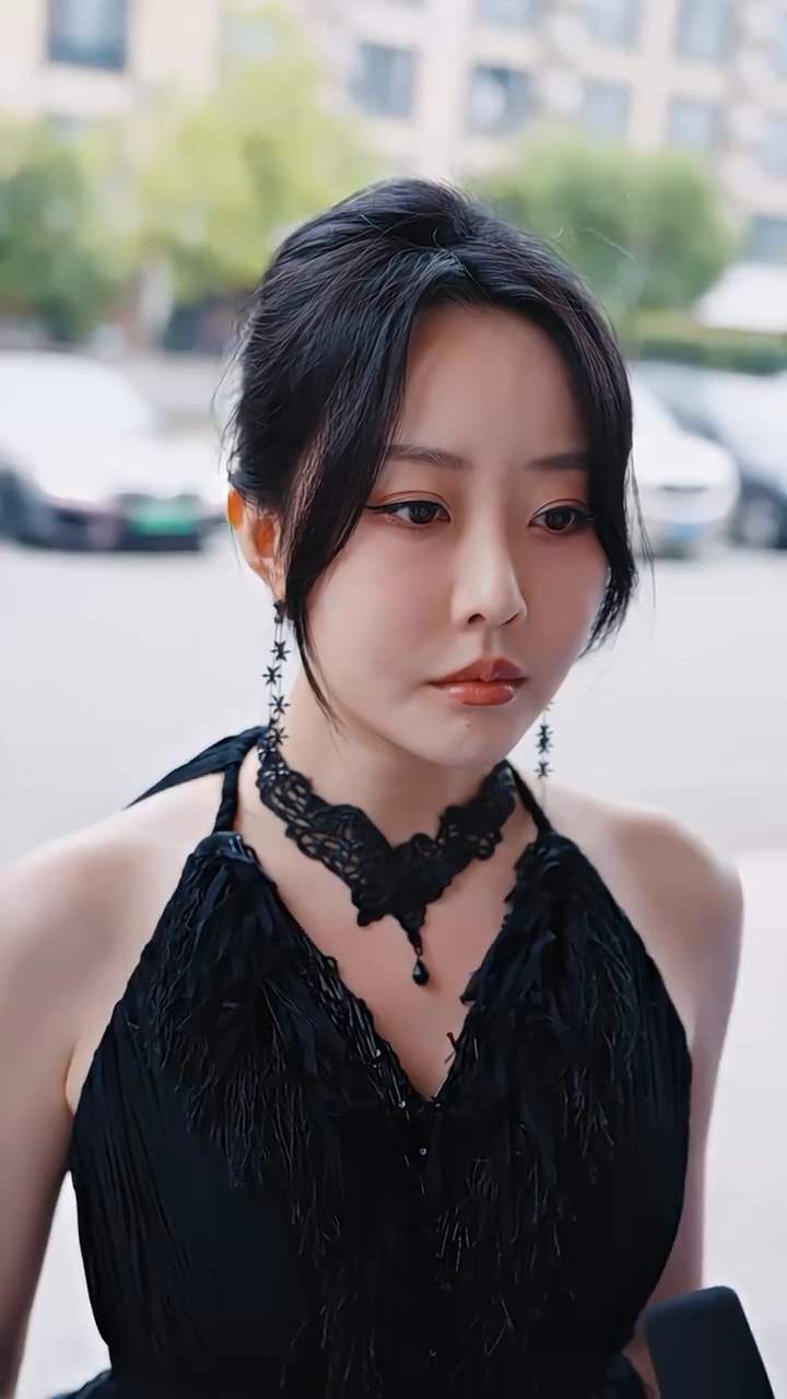 退婚后，女战神后悔哭了海报