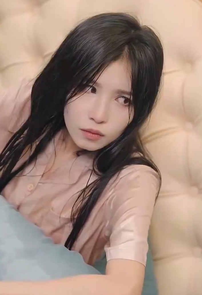 身体互换后首富老公每天替我受虐海报