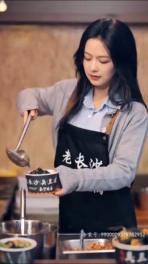 离婚当天三个大佬哥哥排队接我回家海报